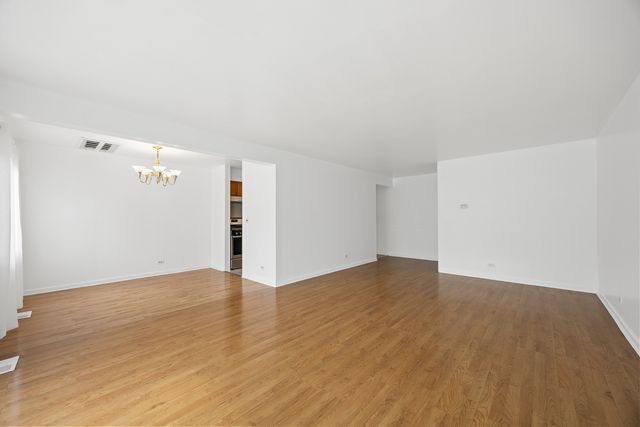 3008 Roberts Drive 1, Woodridge, IL 60517