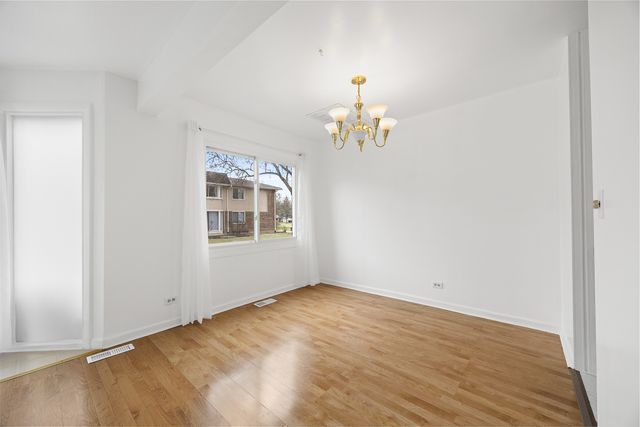 3008 Roberts Drive 1, Woodridge, IL 60517