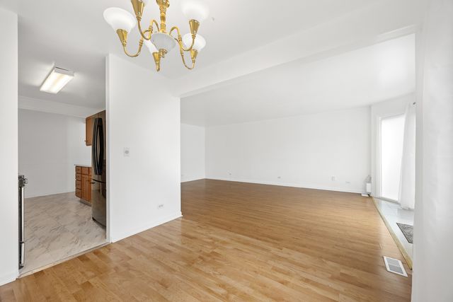 3008 Roberts Drive 1, Woodridge, IL 60517