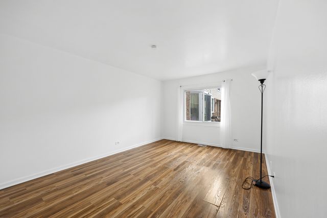 3008 Roberts Drive 1, Woodridge, IL 60517