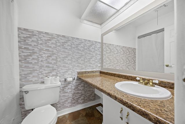 3008 Roberts Drive 1, Woodridge, IL 60517