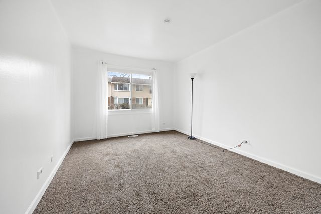 3008 Roberts Drive 1, Woodridge, IL 60517