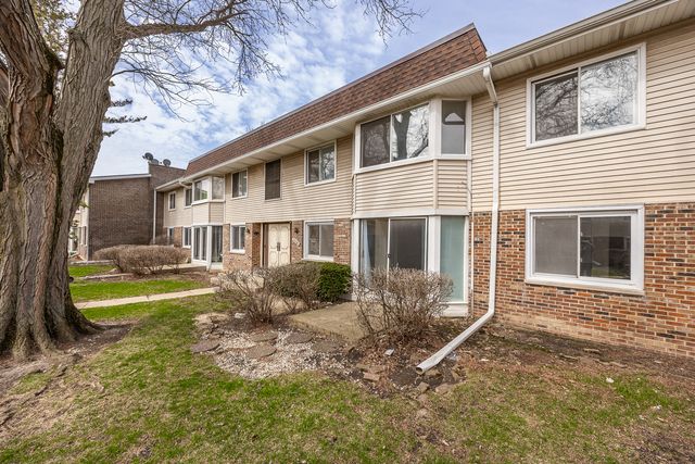 3008 Roberts Drive 1, Woodridge, IL 60517