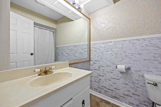 3008 Roberts Drive 1, Woodridge, IL 60517