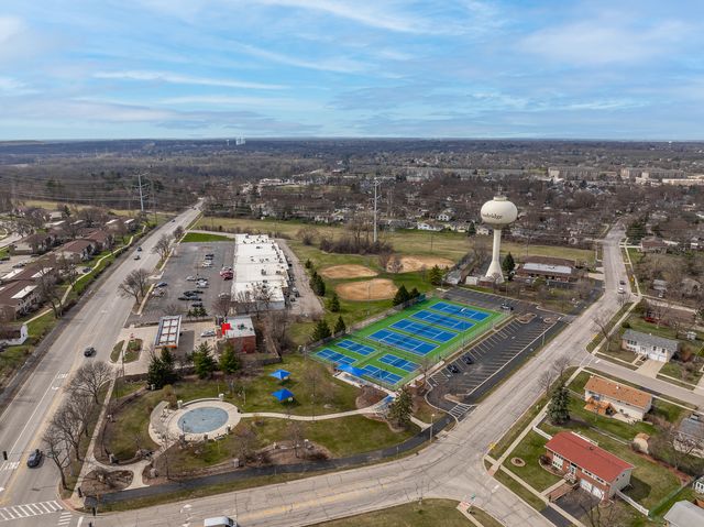 3008 Roberts Drive 1, Woodridge, IL 60517