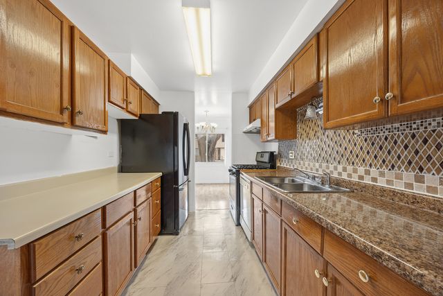 3008 Roberts Drive 1, Woodridge, IL 60517