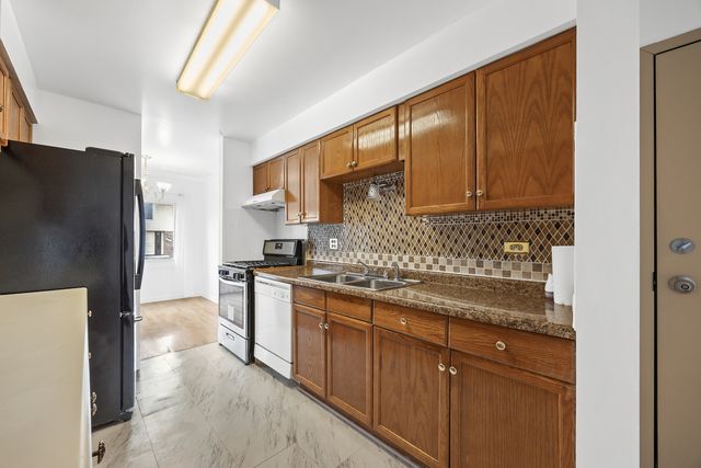 3008 Roberts Drive 1, Woodridge, IL 60517