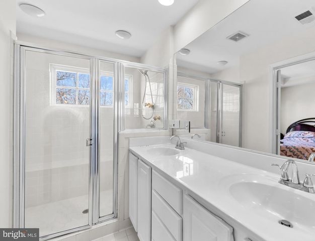 8135 DOVE COTTAGE CT, Lorton, VA 22079