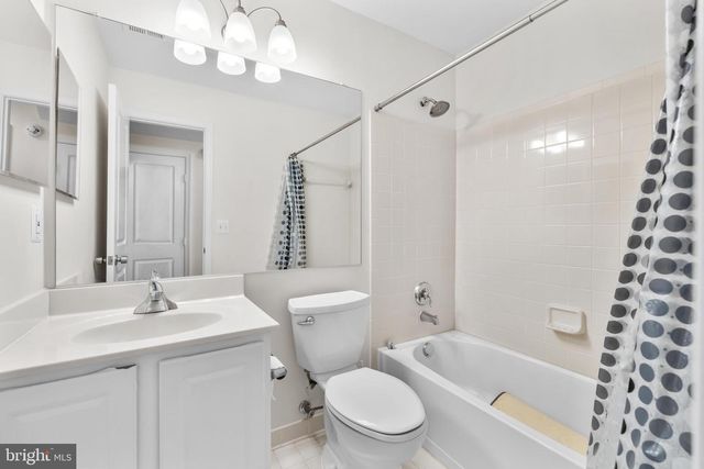 8135 DOVE COTTAGE CT, Lorton, VA 22079