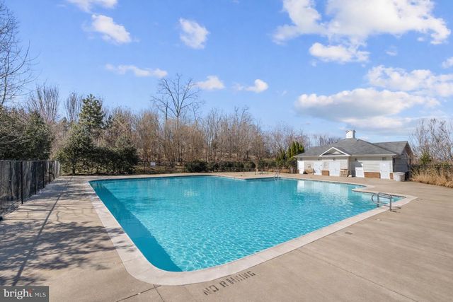 8135 DOVE COTTAGE CT, Lorton, VA 22079