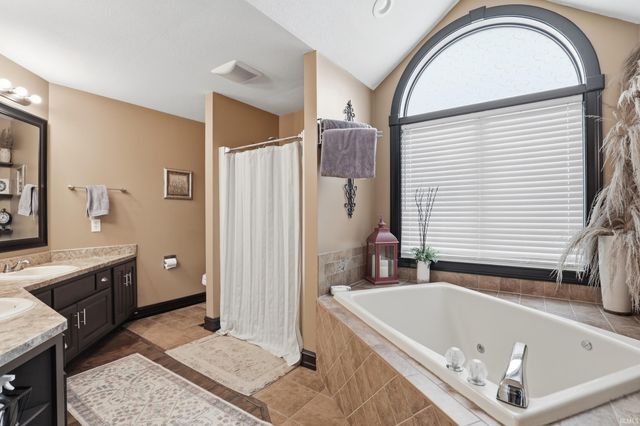 914 Lakeview Drive, Auburn, IN 46706