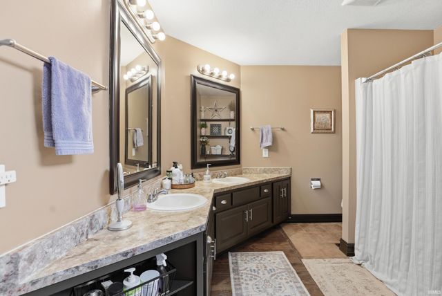 914 Lakeview Drive, Auburn, IN 46706