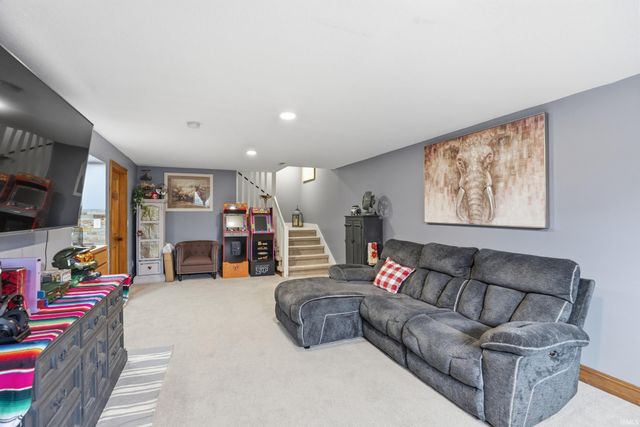 914 Lakeview Drive, Auburn, IN 46706