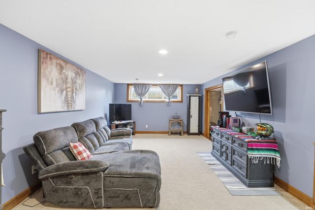 914 Lakeview Drive, Auburn, IN 46706