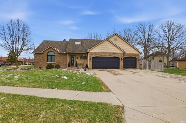914 Lakeview Drive, Auburn, IN 46706