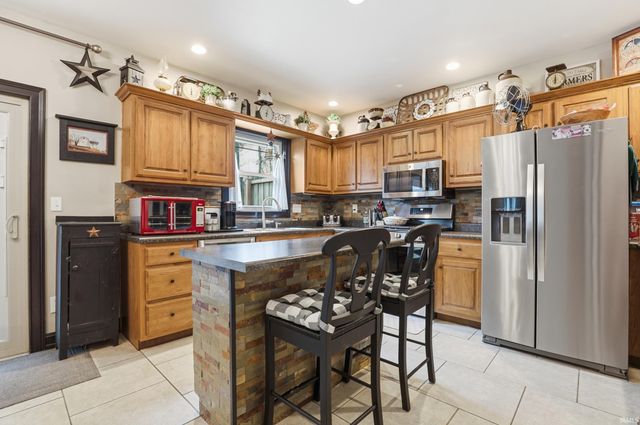 914 Lakeview Drive, Auburn, IN 46706