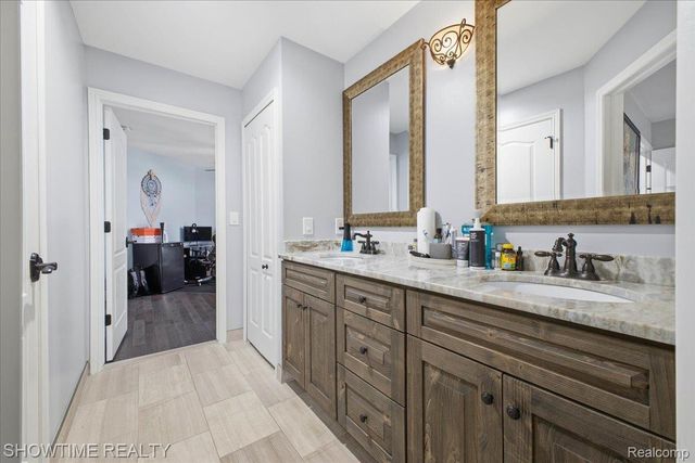 4157 Springbrook Drive, Sterling Heights, MI 48314