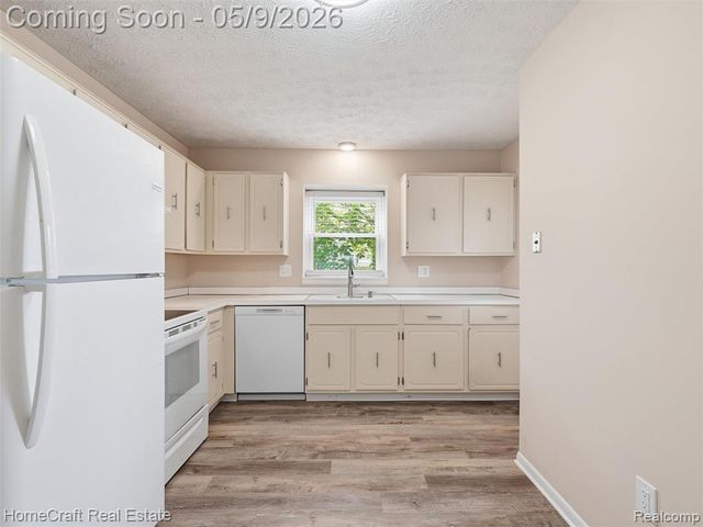 27920 Berrywood Lane 33, Farmington Hills, MI 48334