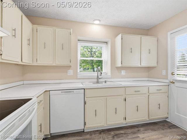 27920 Berrywood Lane 33, Farmington Hills, MI 48334