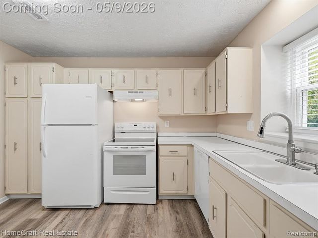 27920 Berrywood Lane 33, Farmington Hills, MI 48334