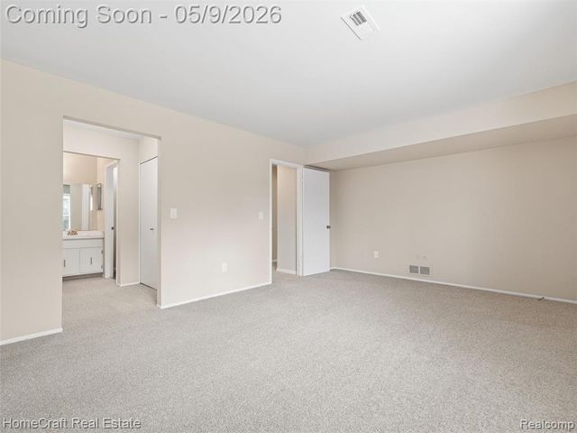 27920 Berrywood Lane 33, Farmington Hills, MI 48334