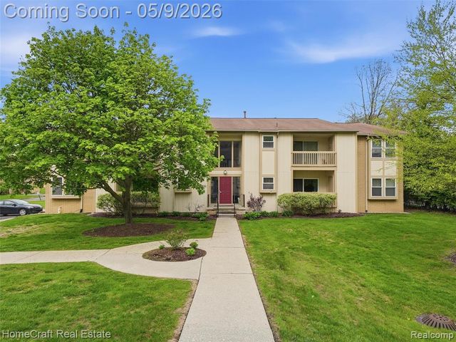 27920 Berrywood Lane 33, Farmington Hills, MI 48334