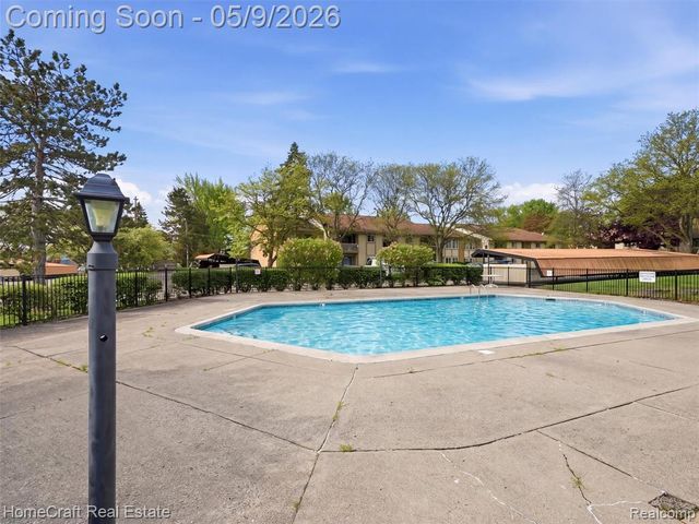 27920 Berrywood Lane 33, Farmington Hills, MI 48334