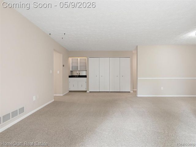 27920 Berrywood Lane 33, Farmington Hills, MI 48334