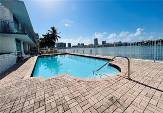 946 Bay Dr 4, Miami Beach, FL 33141