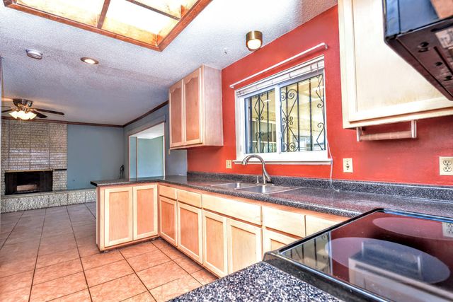 8512 SHAVER Drive, El Paso, TX 79925