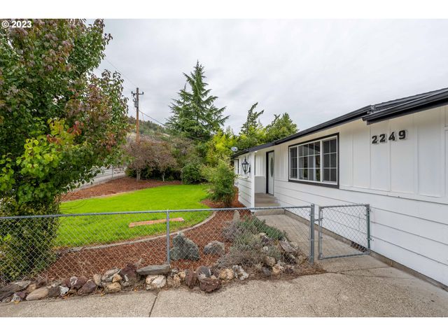 2249 Nw TROOST St, Roseburg, OR 97471