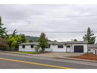 2249 Nw TROOST St, Roseburg, OR 97471