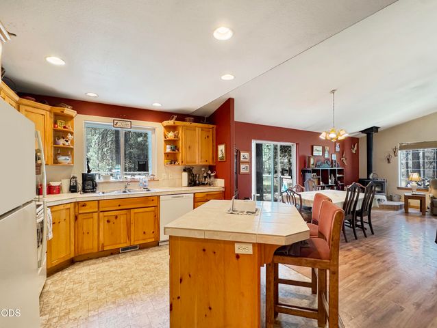 14735 Peachwood Court, La Pine, OR 97739