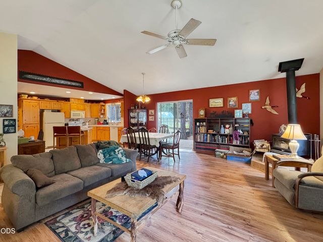14735 Peachwood Court, La Pine, OR 97739