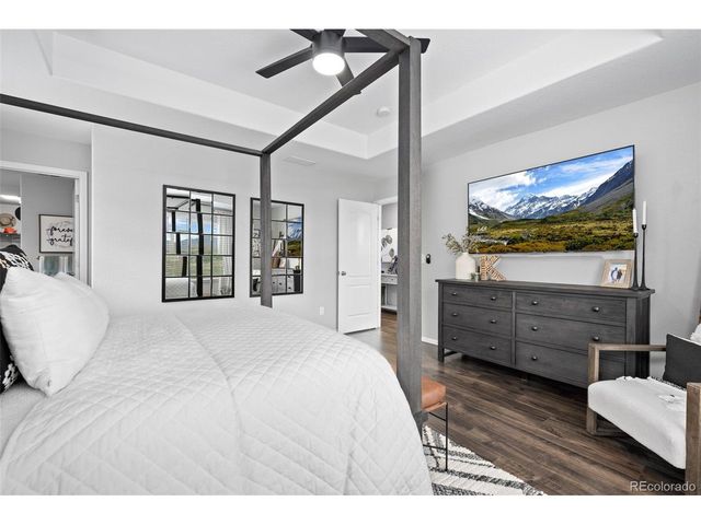 9796 Meeker St, Littleton, CO 80125