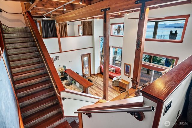 1822 Seacrest Drive, Lummi Island, WA 98262