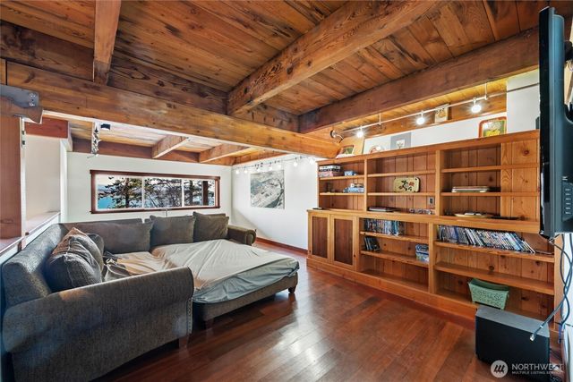 1822 Seacrest Drive, Lummi Island, WA 98262