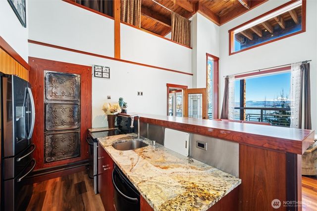 1822 Seacrest Drive, Lummi Island, WA 98262