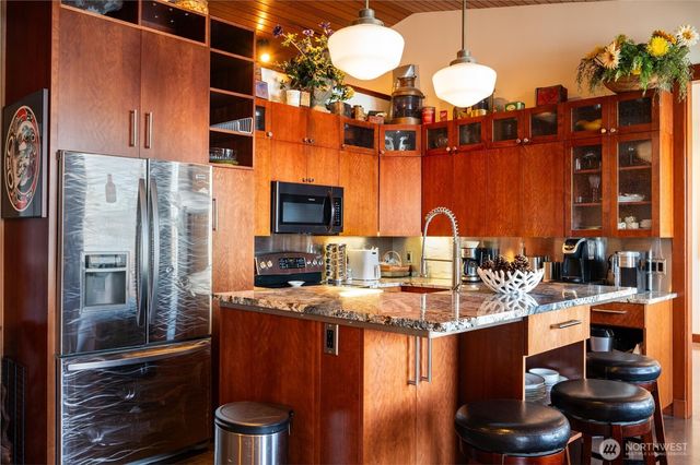 1822 Seacrest Drive, Lummi Island, WA 98262