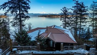 1822 Seacrest Drive, Lummi Island, WA 98262