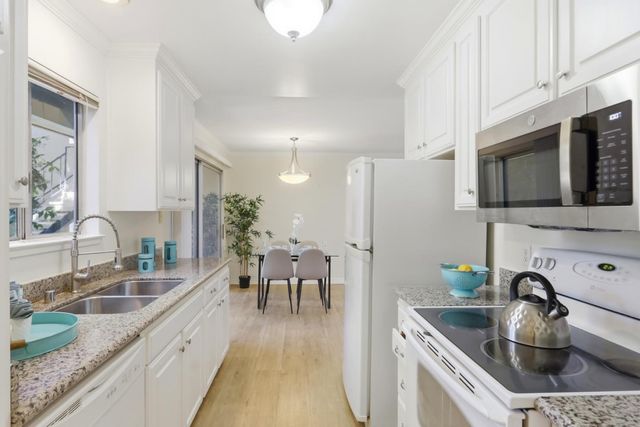 420 Alberto Way 22, Los Gatos, CA 95032