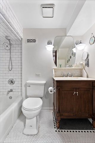 2733 N Hampden Court 1F, Chicago, IL 60614