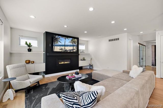 4102 Woodland Avenue, Royal Oak, MI 48073