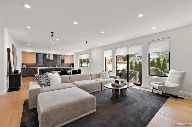 4102 Woodland Avenue, Royal Oak, MI 48073