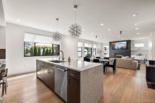 4102 Woodland Avenue, Royal Oak, MI 48073