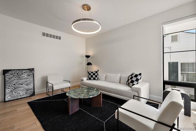 4102 Woodland Avenue, Royal Oak, MI 48073