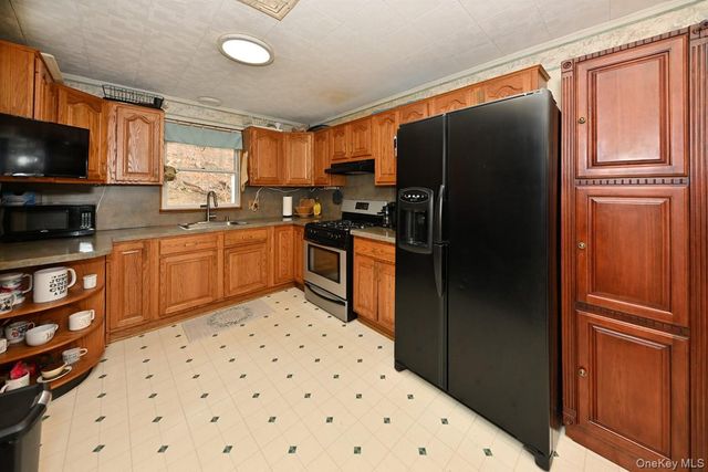 12 Strawberry Lane, Monroe, NY 10950