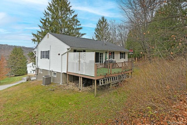 12 Strawberry Lane, Monroe, NY 10950