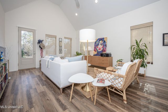 797 Peach Street, Ocean Springs, MS 39564