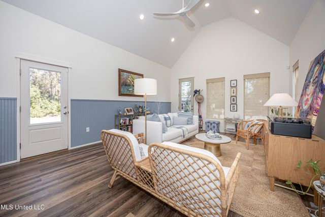 797 Peach Street, Ocean Springs, MS 39564